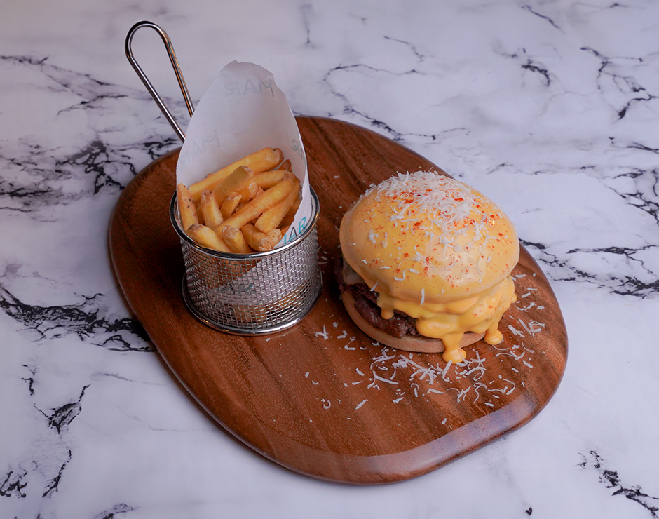 Cheesy Strom Burger